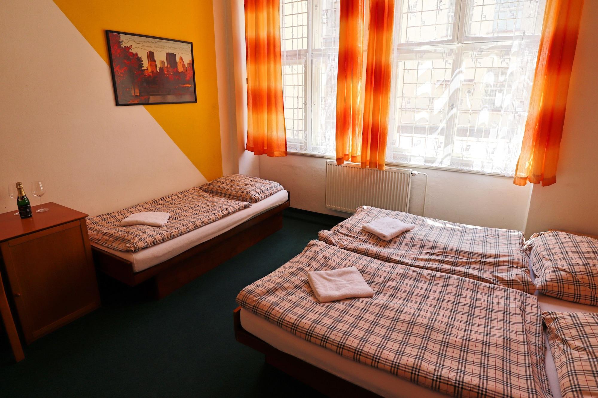 A Plus Hostel - Centrum Prag Dış mekan fotoğraf